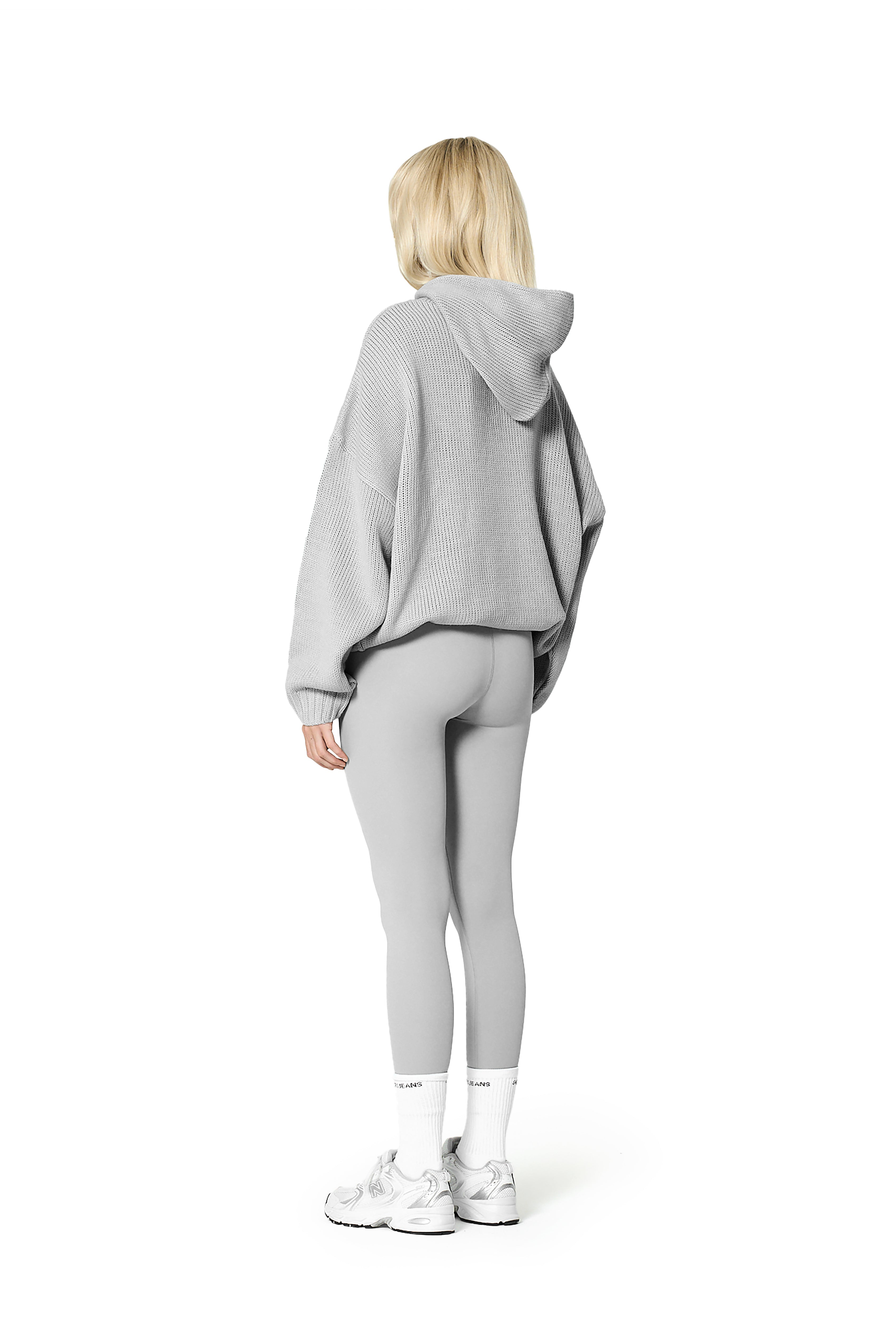 Model Julie is 5'9.5" and wears size XS.